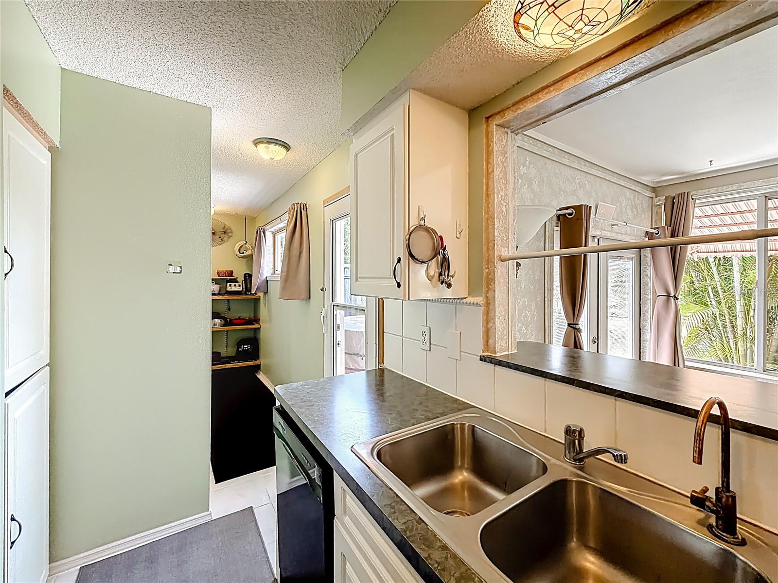 SOUTH VENICE - Residential