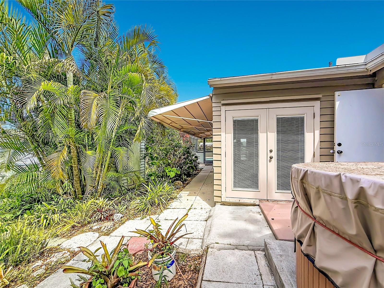 SOUTH VENICE - Residential