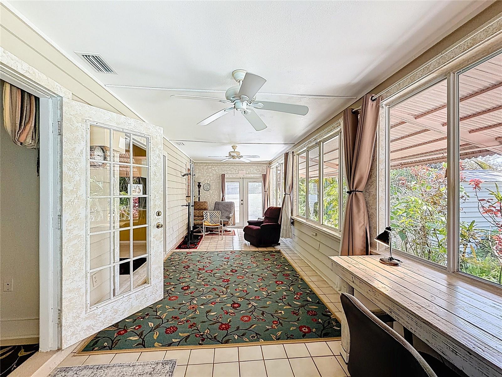 SOUTH VENICE - Residential