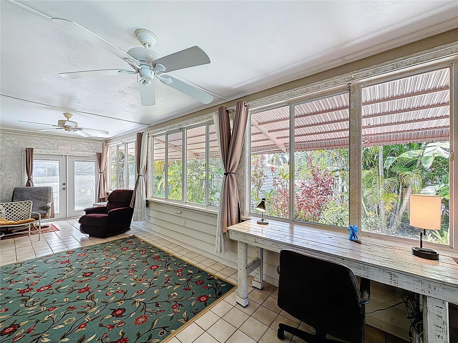 SOUTH VENICE - Residential