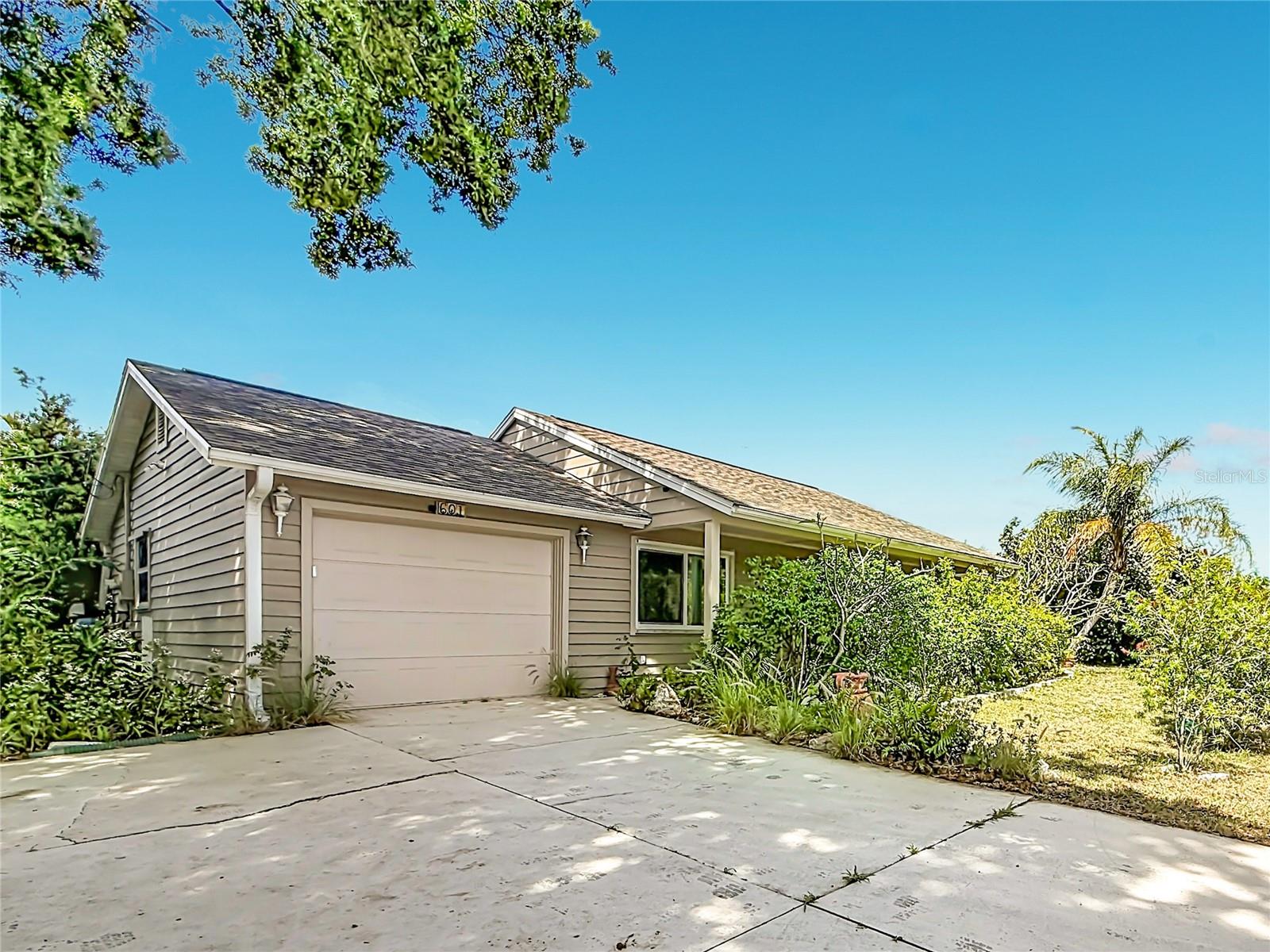 601 E SEMINOLE DRIVE