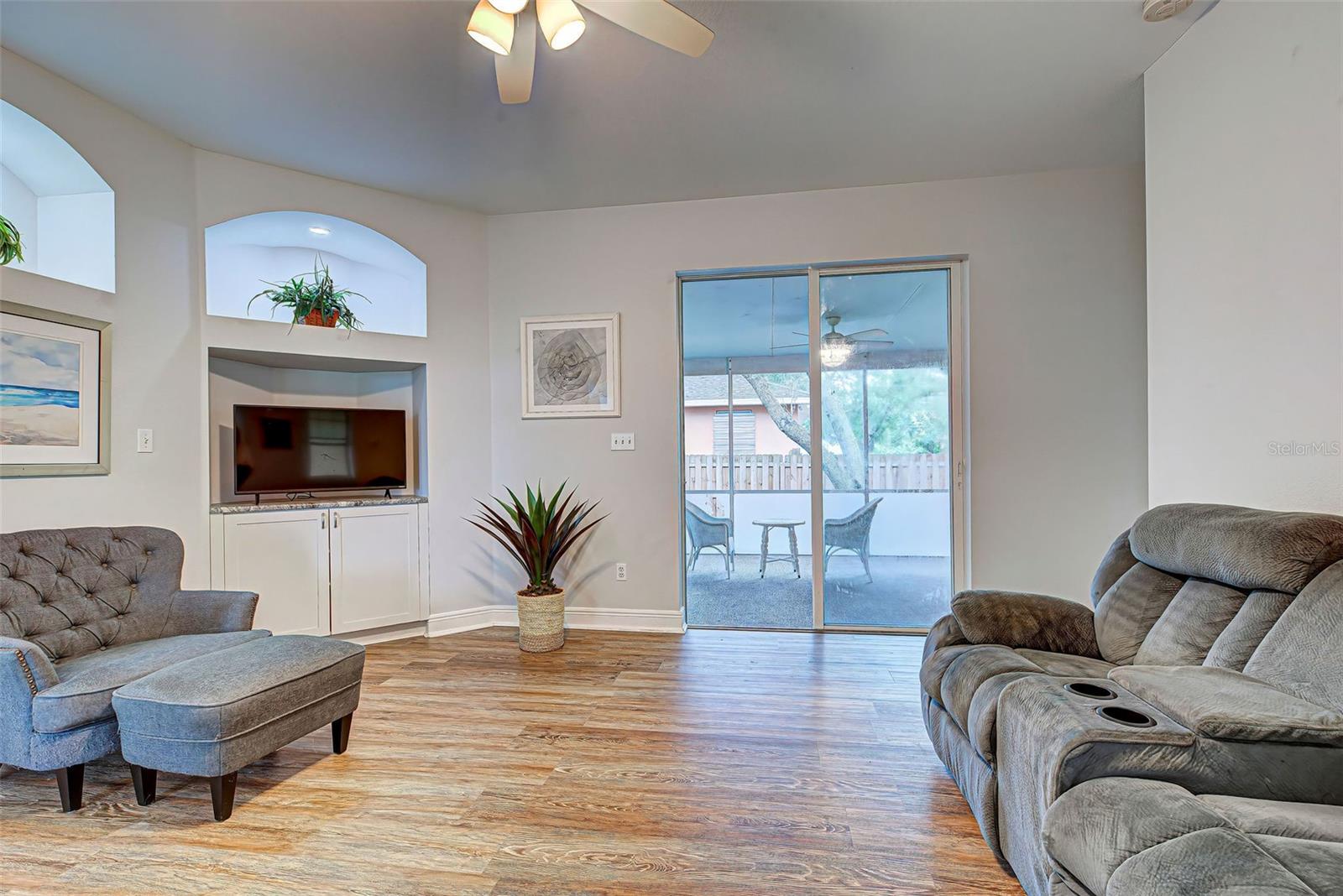 VENICE GROVES - Residential