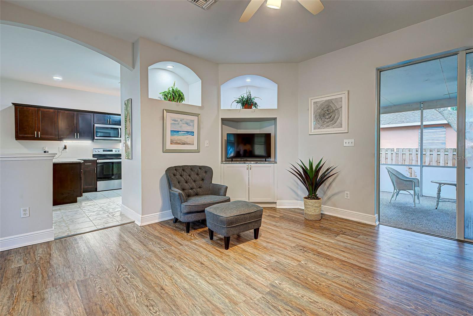 VENICE GROVES - Residential