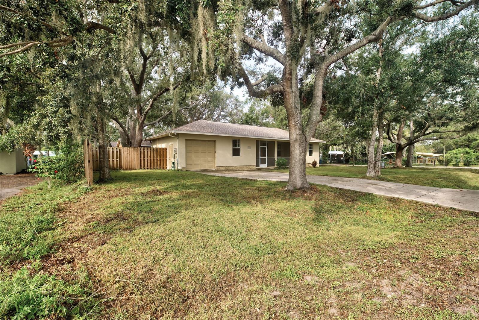 VENICE GROVES - Residential