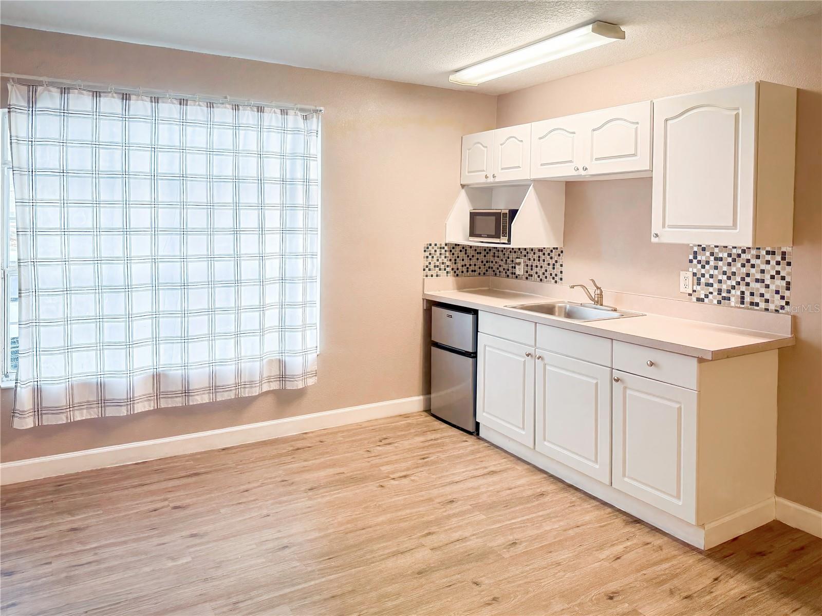 ISLAND CLUB WEST PH 02 - Residential Lease