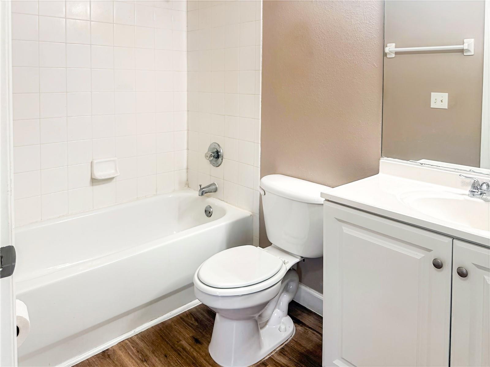 ISLAND CLUB WEST PH 02 - Residential Lease