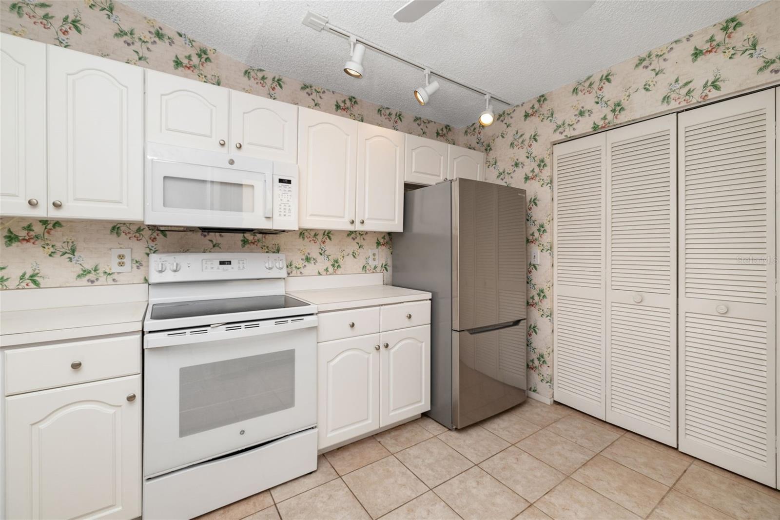 FORTY-THREE WEST - Residential