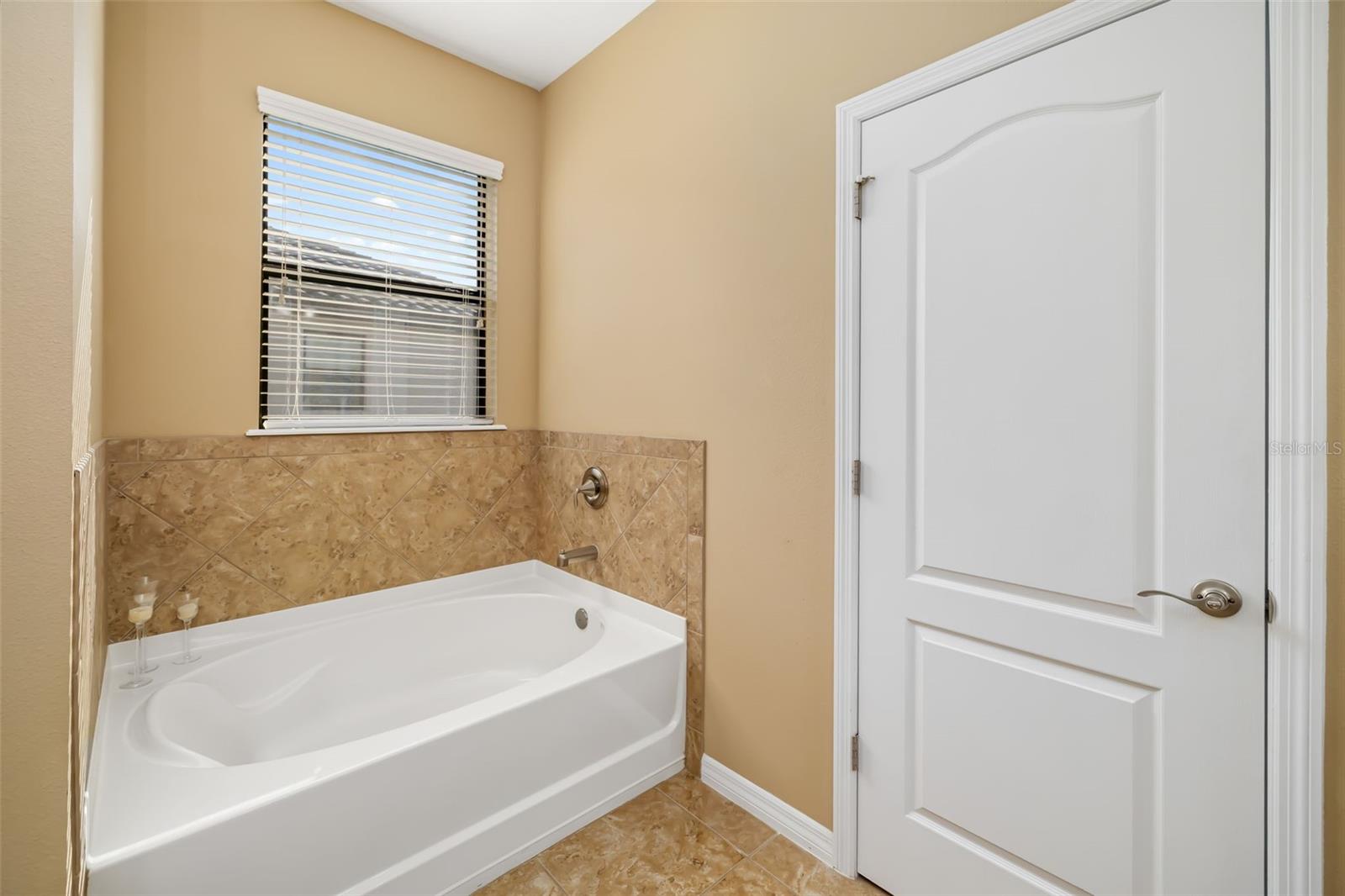 UNIVERSITY GROVES ESTATES RESERVE - Residential