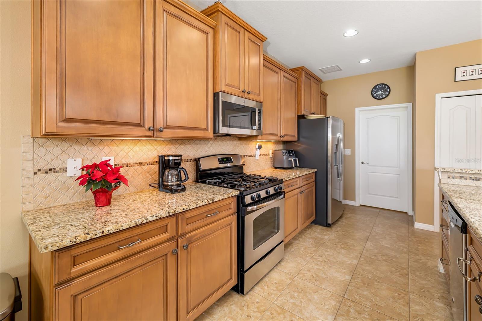 UNIVERSITY GROVES ESTATES RESERVE - Residential