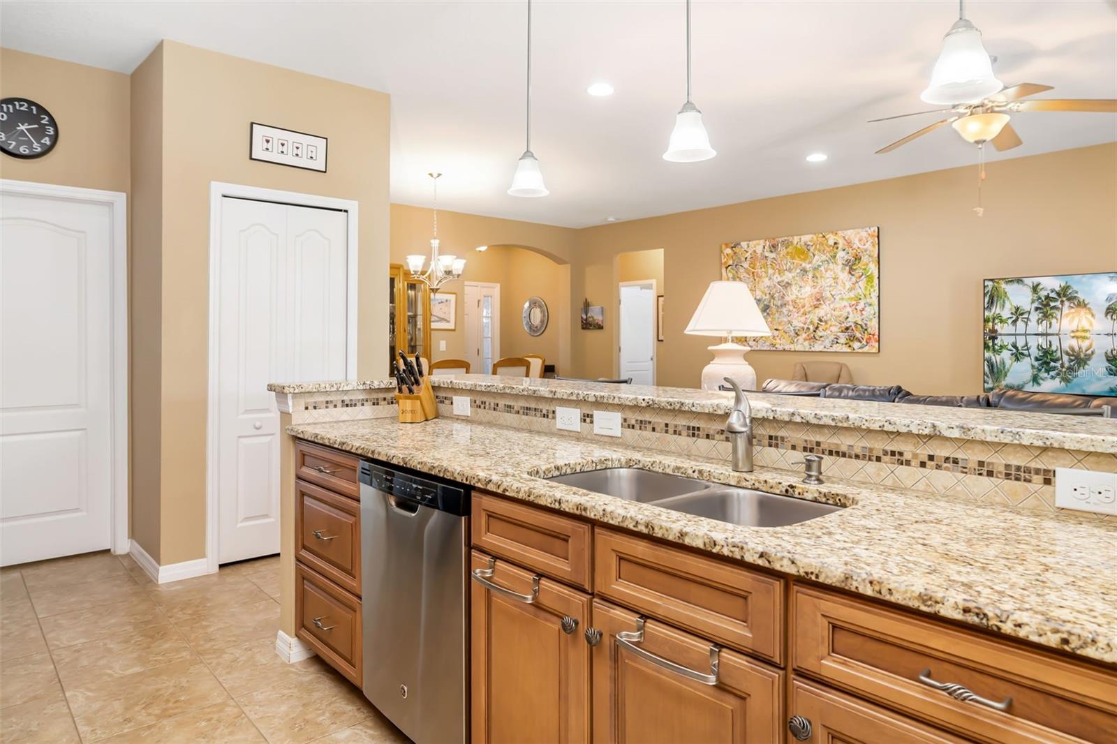 UNIVERSITY GROVES ESTATES RESERVE - Residential