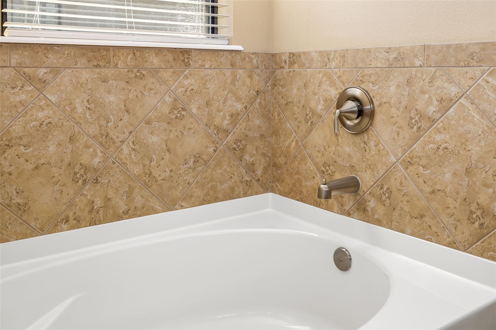 UNIVERSITY GROVES ESTATES RESERVE - Residential