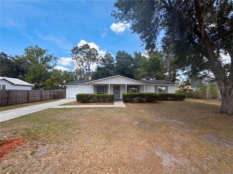 Photo of 613 4th Street NE, Fort Meade, FL 33841 (MLS # O6407240)