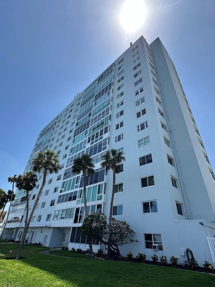 7200 SUNSHINE SKYWAY LANE S 2E