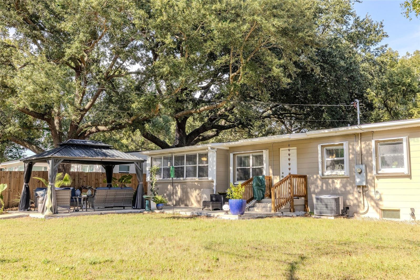 MONTCLAIR MANOR - Residential