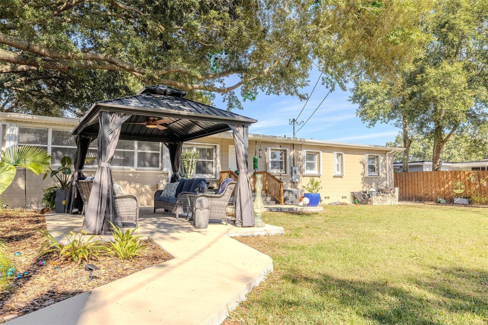 MONTCLAIR MANOR - Residential