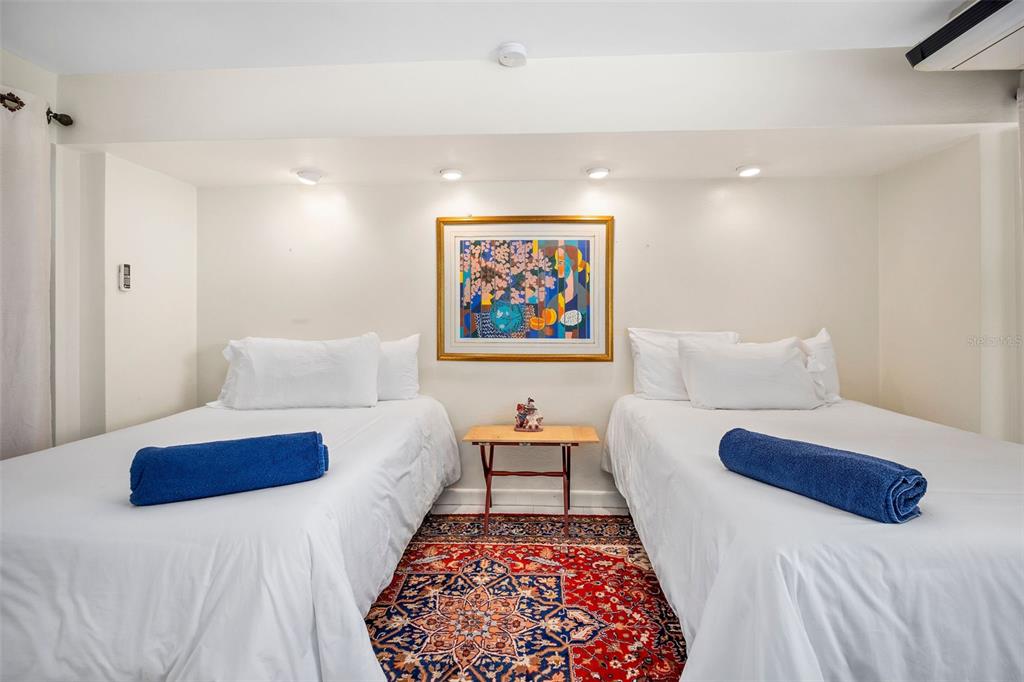 URB. LA ROCA - Residential