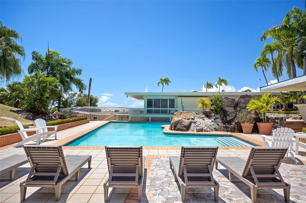 URB. LA ROCA - Residential