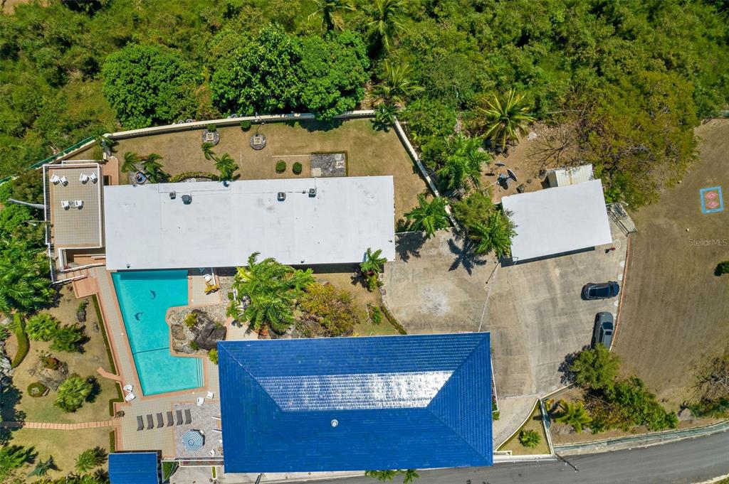 URB. LA ROCA - Residential