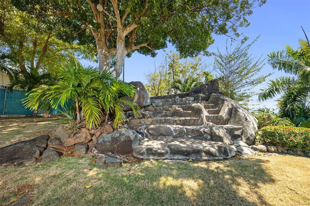 URB. LA ROCA - Residential