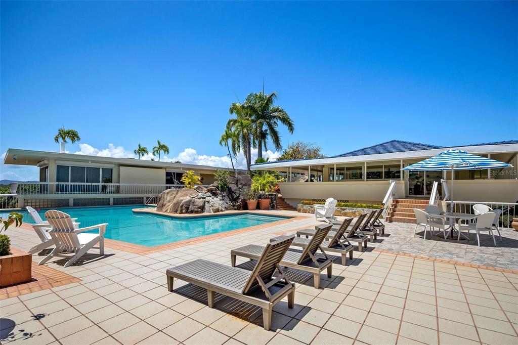 URB. LA ROCA - Residential