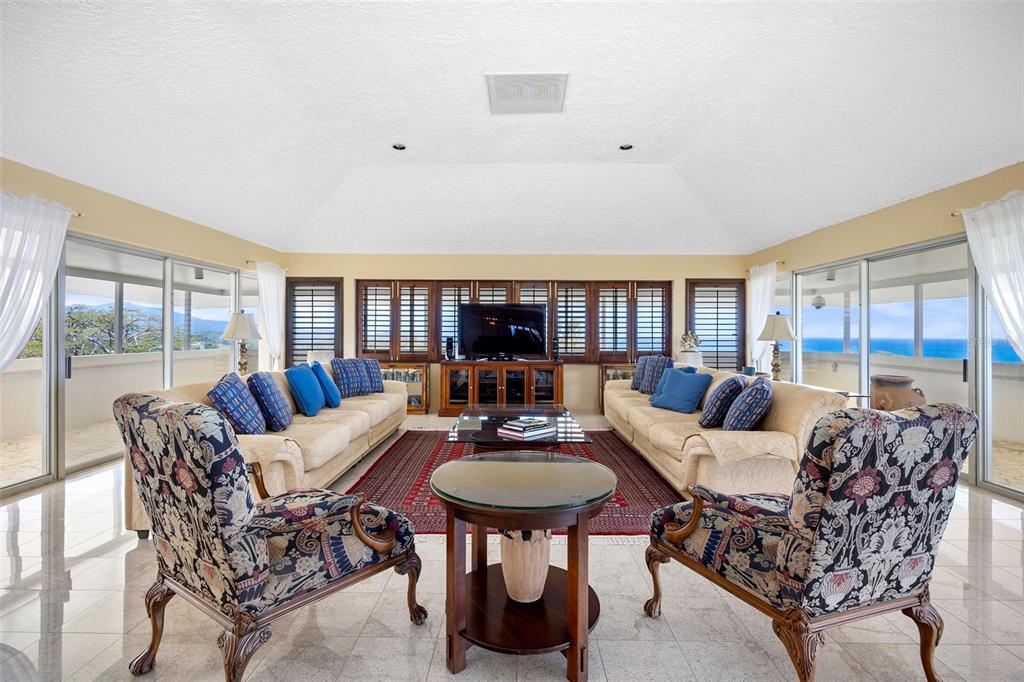 URB. LA ROCA - Residential