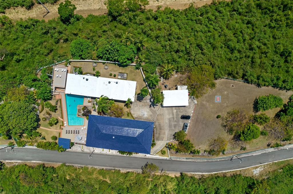 URB. LA ROCA - Residential