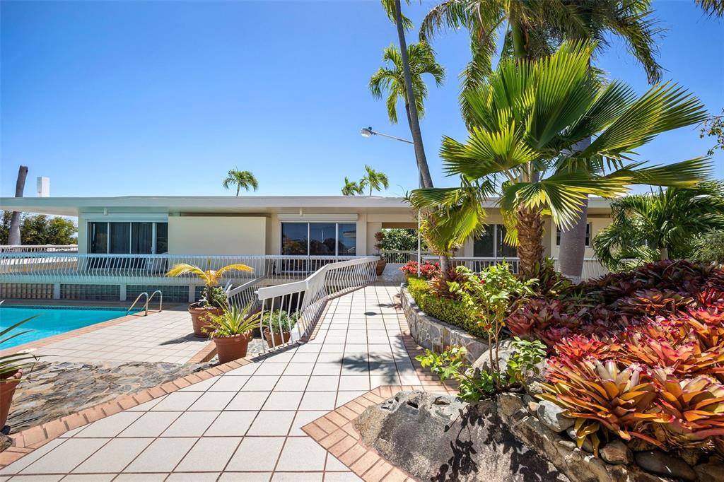 URB. LA ROCA - Residential