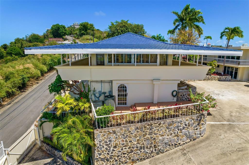 URB. LA ROCA - Residential