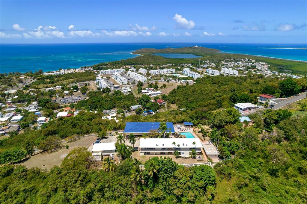 URB. LA ROCA - Residential