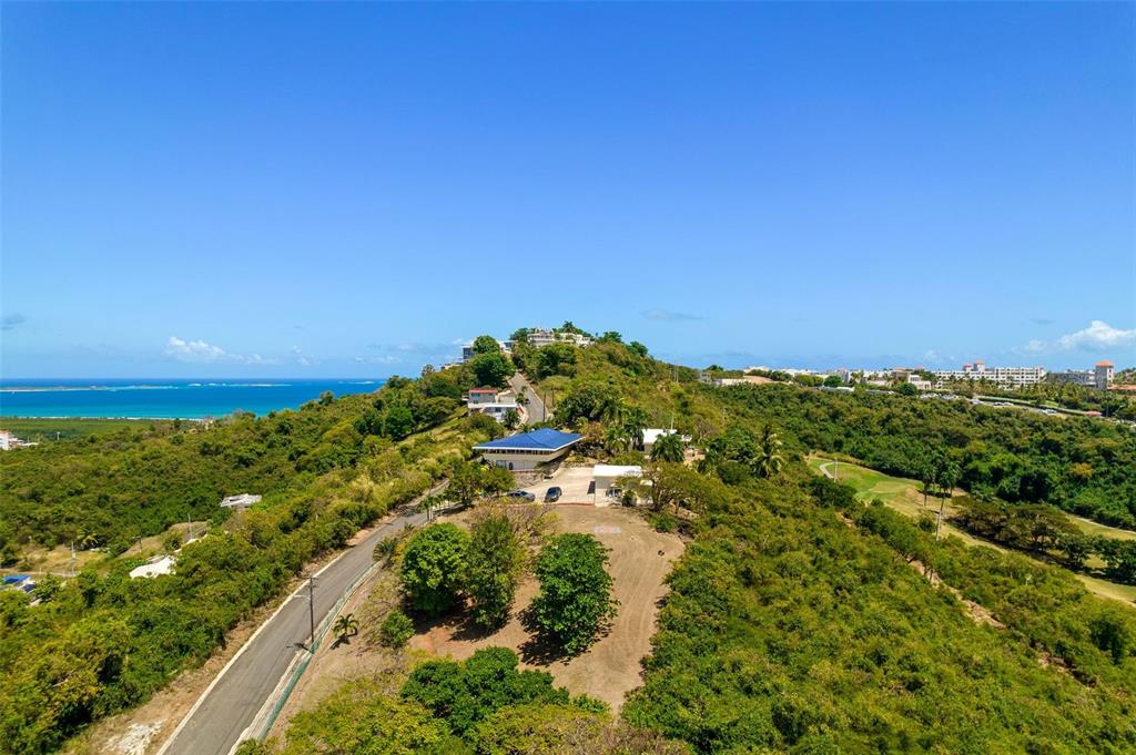 URB. LA ROCA - Residential