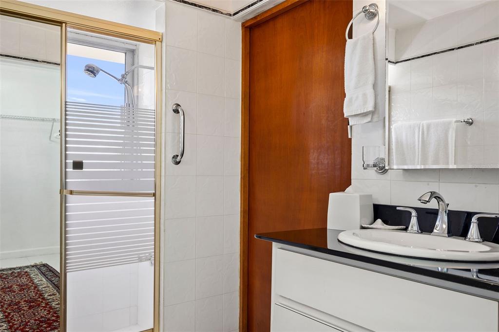 URB. LA ROCA - Residential