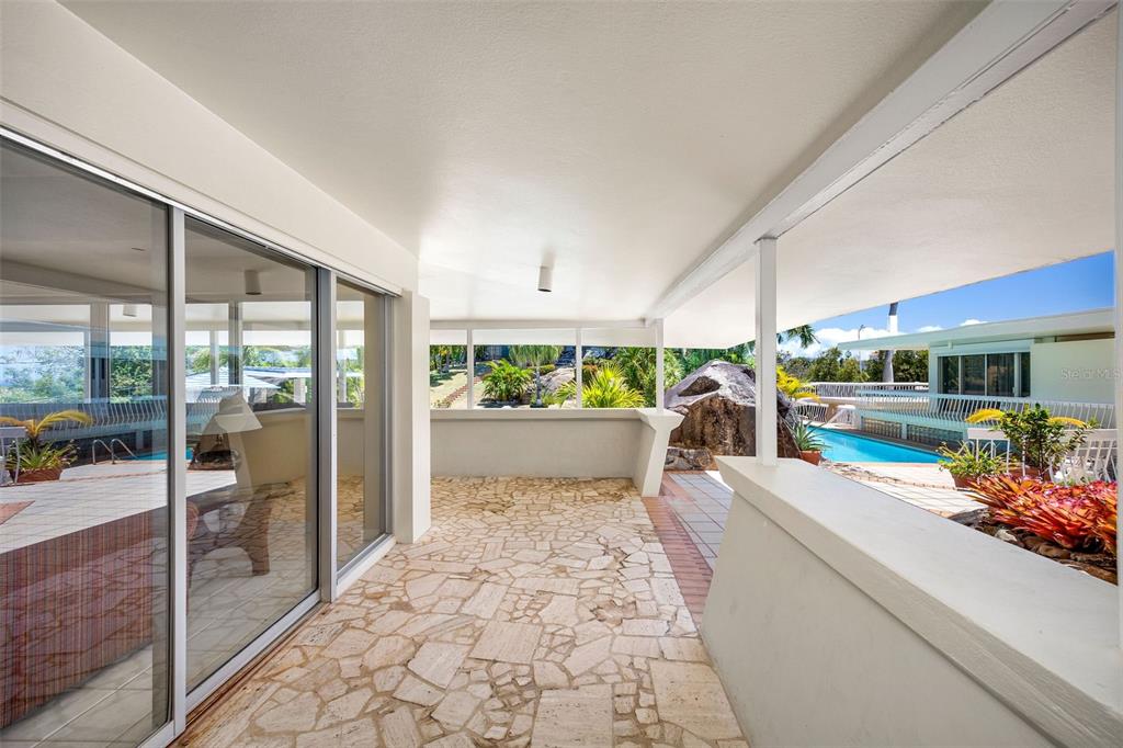 URB. LA ROCA - Residential