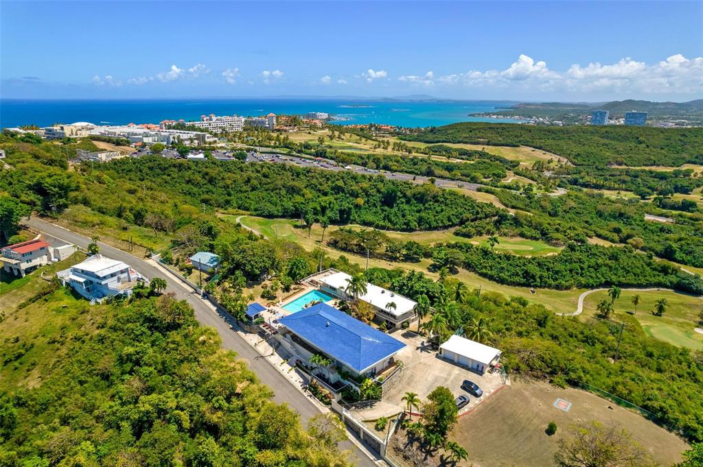 URB. LA ROCA - Residential