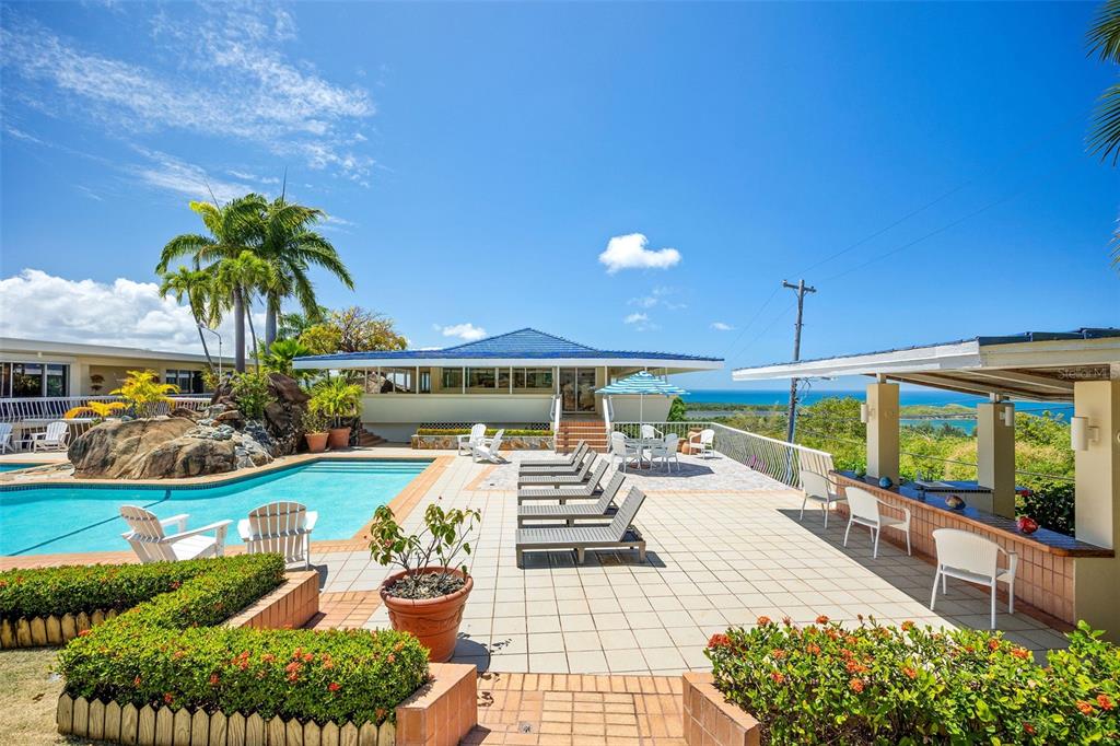 URB. LA ROCA - Residential