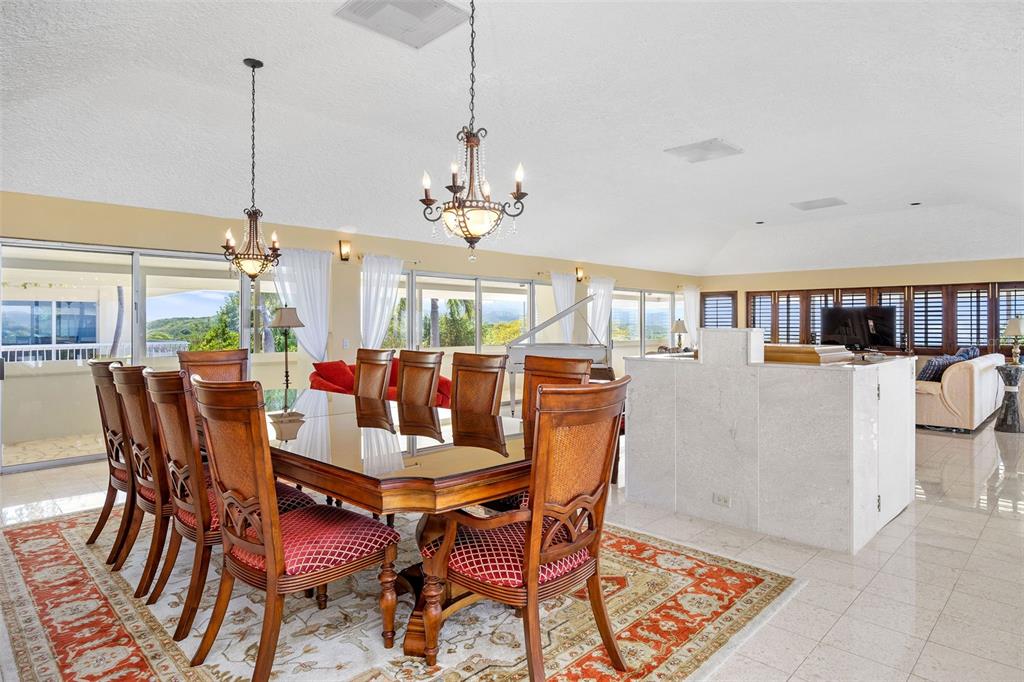 URB. LA ROCA - Residential