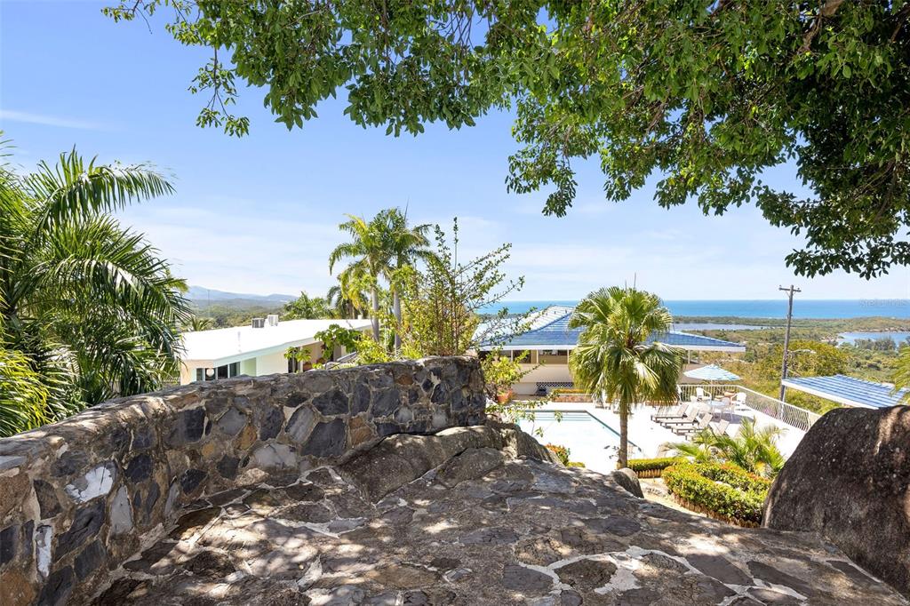 URB. LA ROCA - Residential