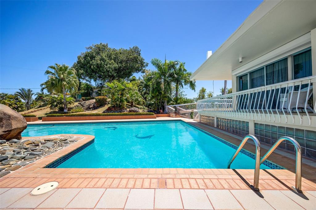 URB. LA ROCA - Residential