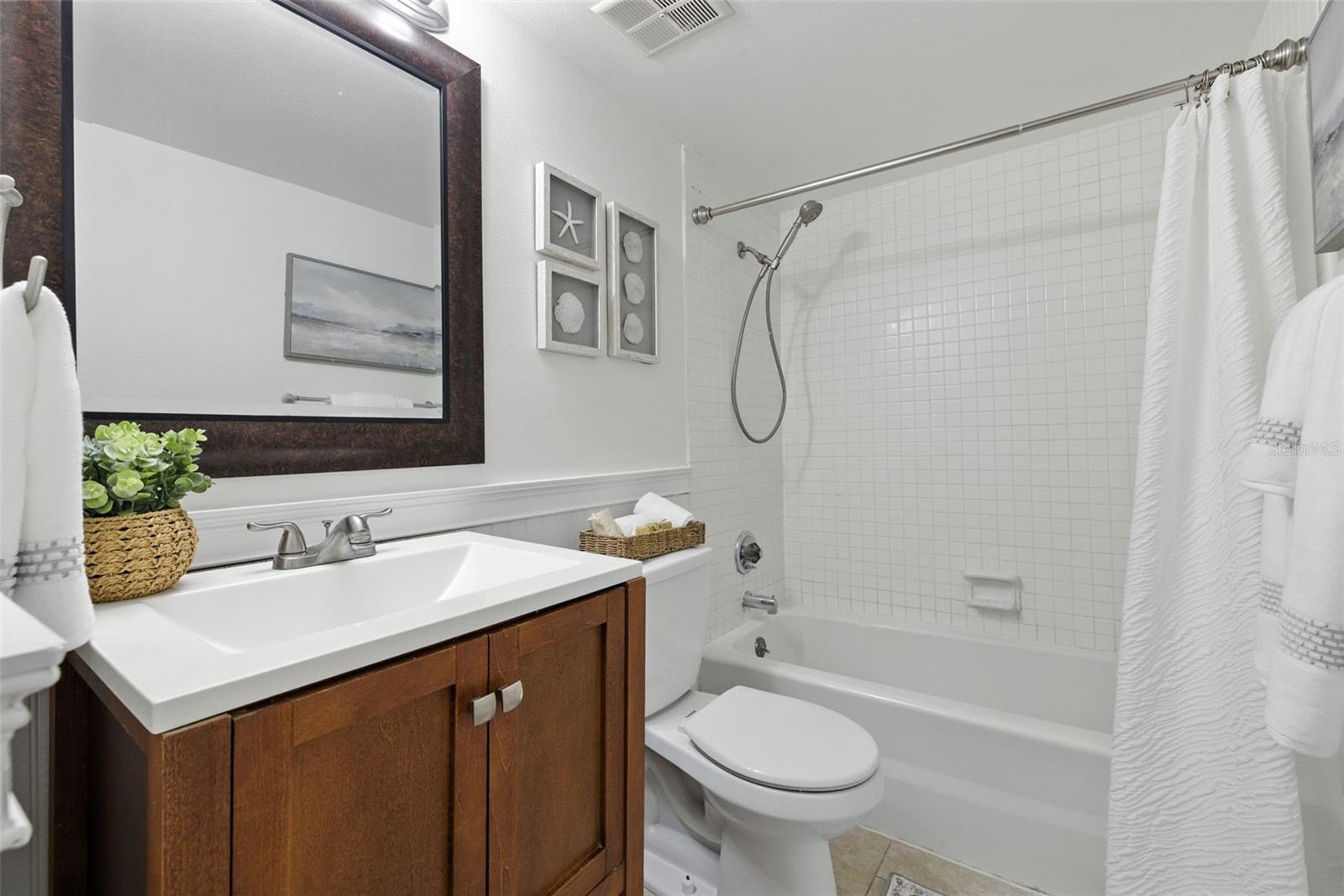 PARKSHORE PLAZA CONDO - Residential Lease