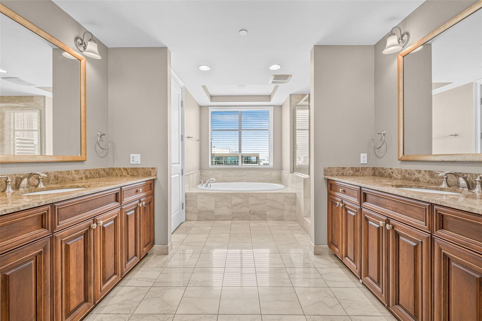 PARKSHORE PLAZA CONDO - Residential Lease