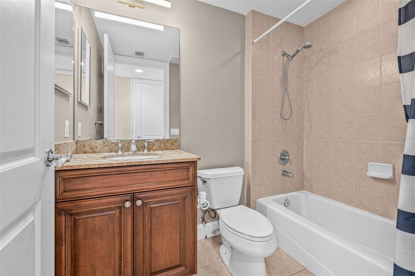 PARKSHORE PLAZA CONDO - Residential Lease