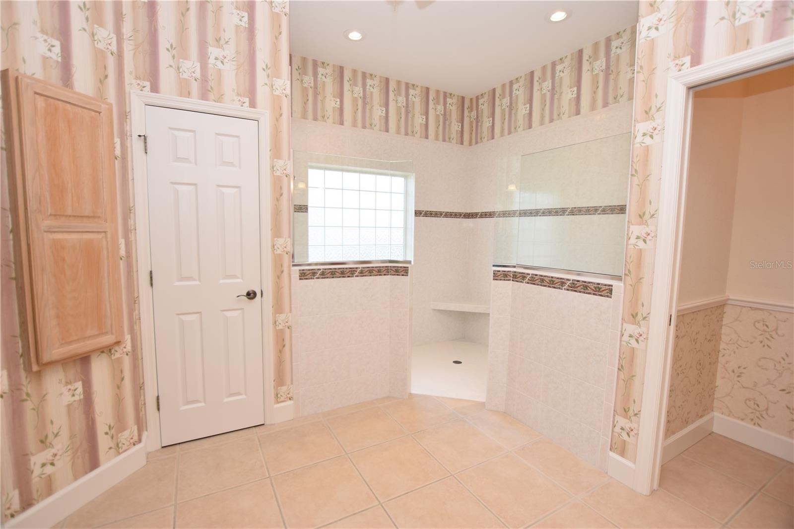 FAIRWAY OAKS FIRST ADD - Residential Lease