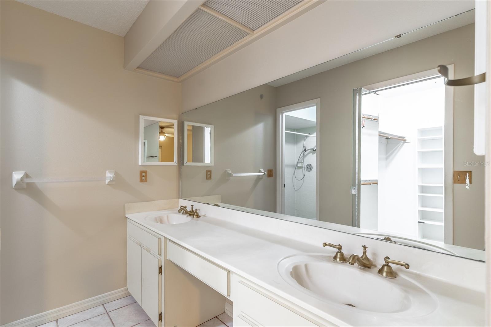 COUNTRY CREEK SOUTHRIDGE AT - Residential