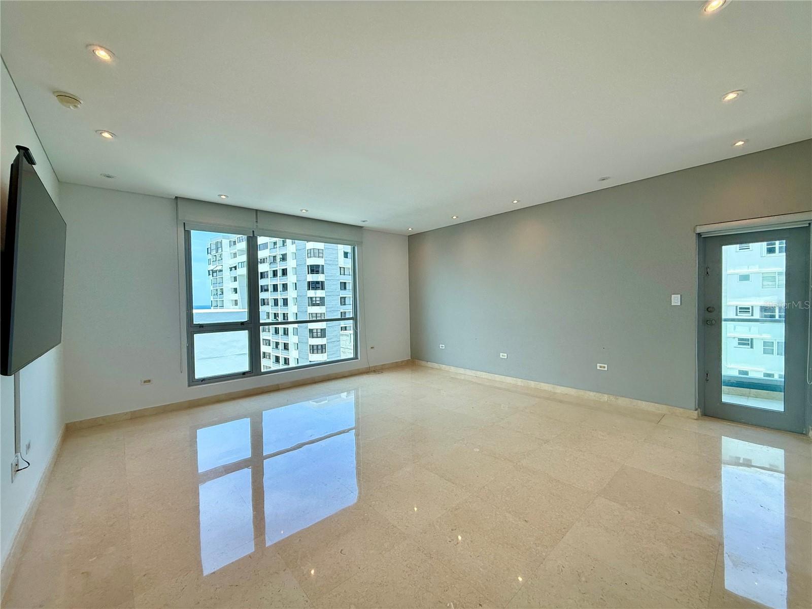 VENETIAN TOWER - Residential
