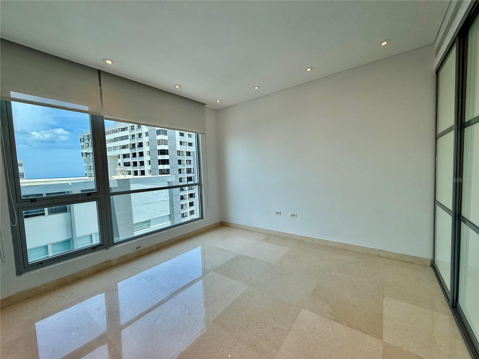 VENETIAN TOWER - Residential