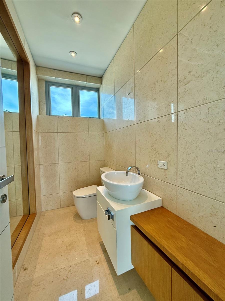 VENETIAN TOWER - Residential