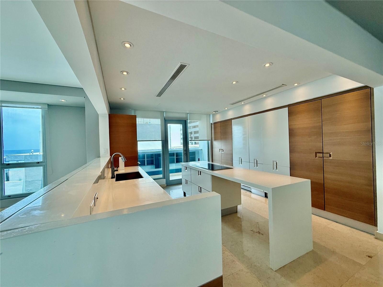VENETIAN TOWER - Residential