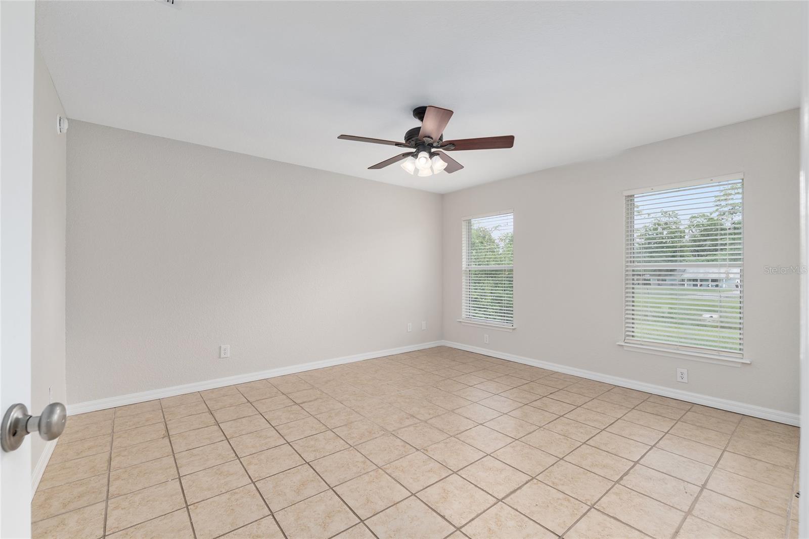 BORDERING OAKS - Residential Lease