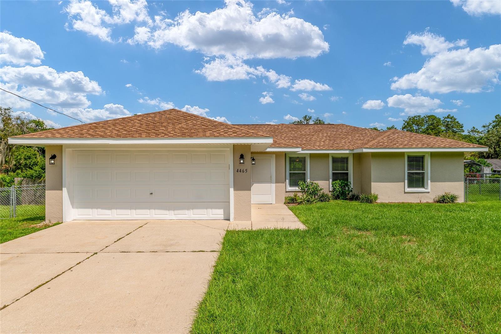 BORDERING OAKS - Residential Lease