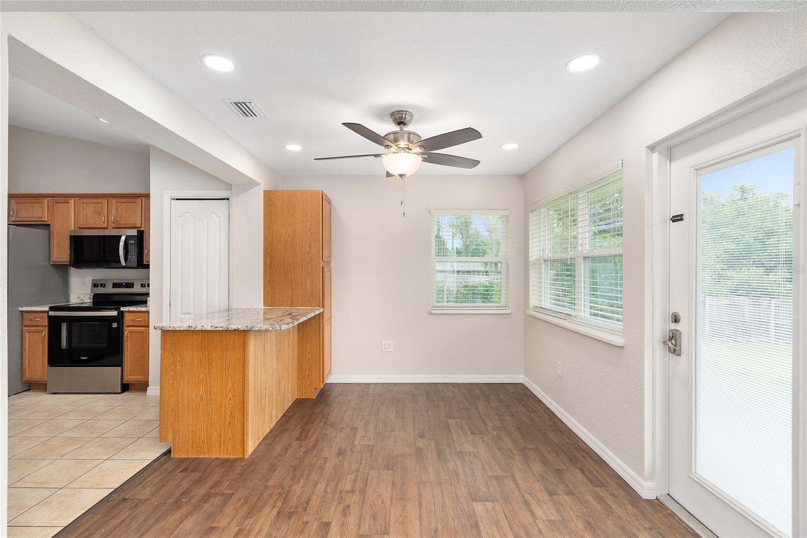 BORDERING OAKS - Residential Lease