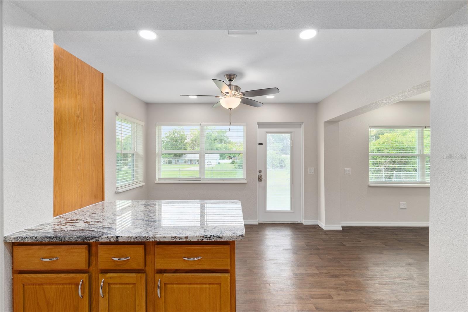 BORDERING OAKS - Residential Lease